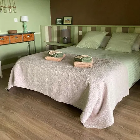 Le Clos De Bajardan فندق مبيت وإفطار 3*