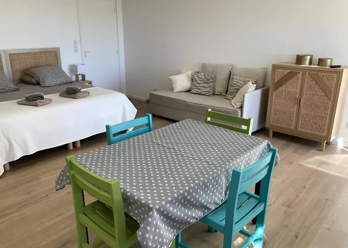 Le Clos De Bajardan فندق مبيت وإفطار 3*