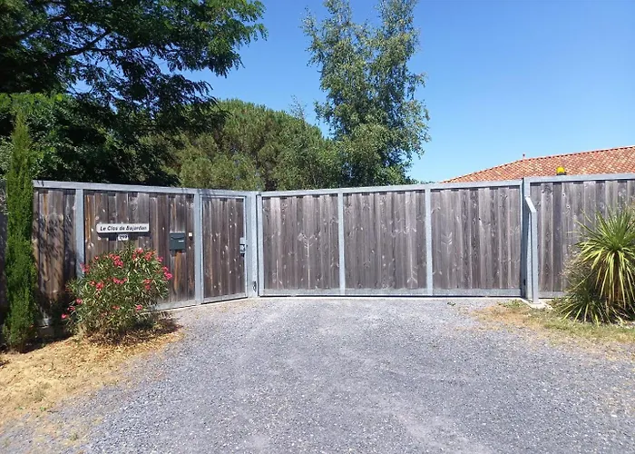 Le Clos De Bajardan 3*