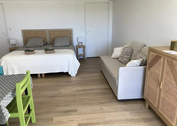 Le Clos De Bajardan فندق مبيت وإفطار