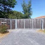 Le Clos De Bajardan 3*